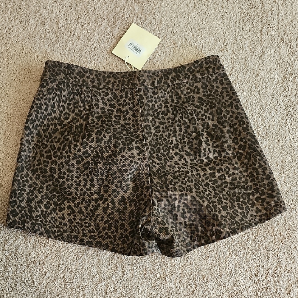 Stylish Leopard Print Women Shorts Skorts - Picture 4 of 4